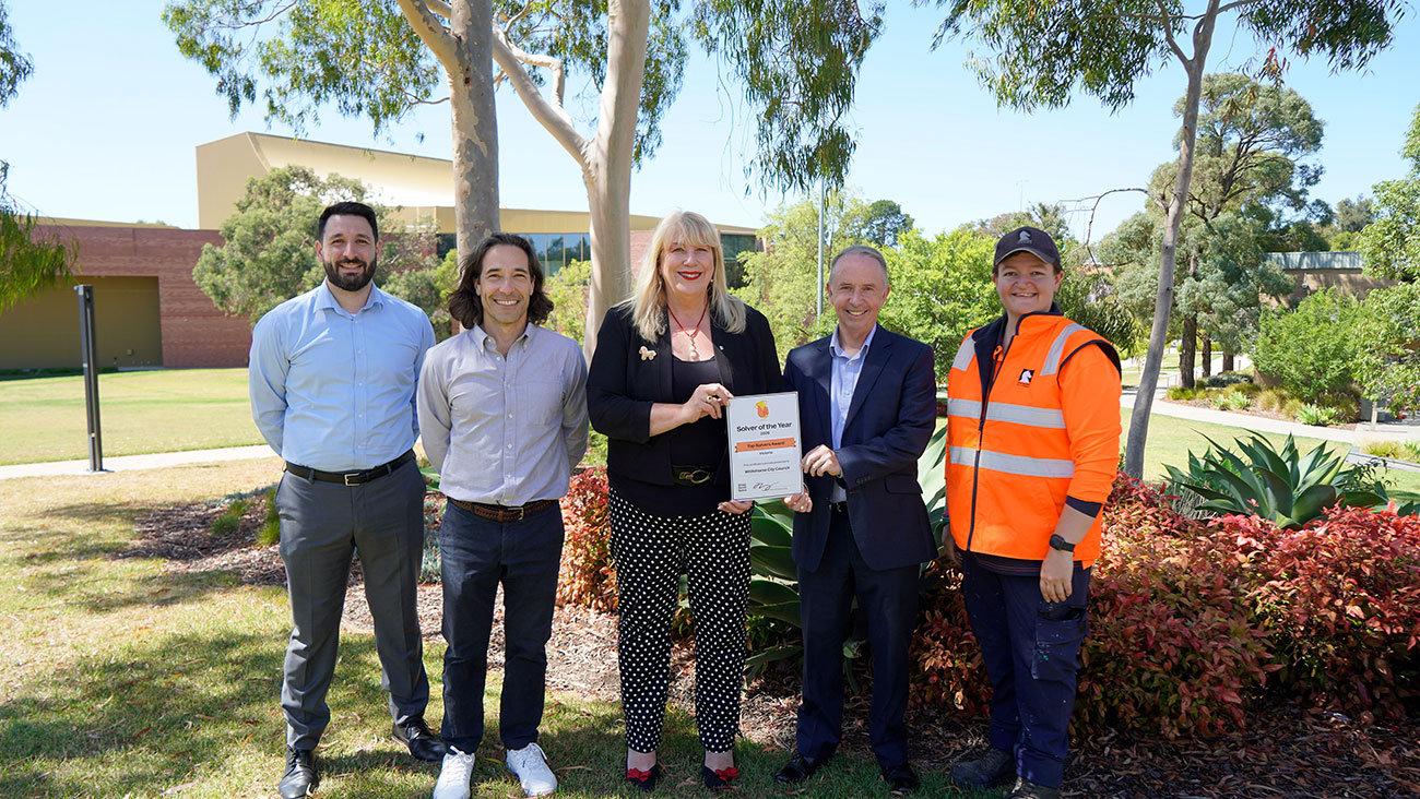 The Mayor and CEO holding the snap send solve award certificate