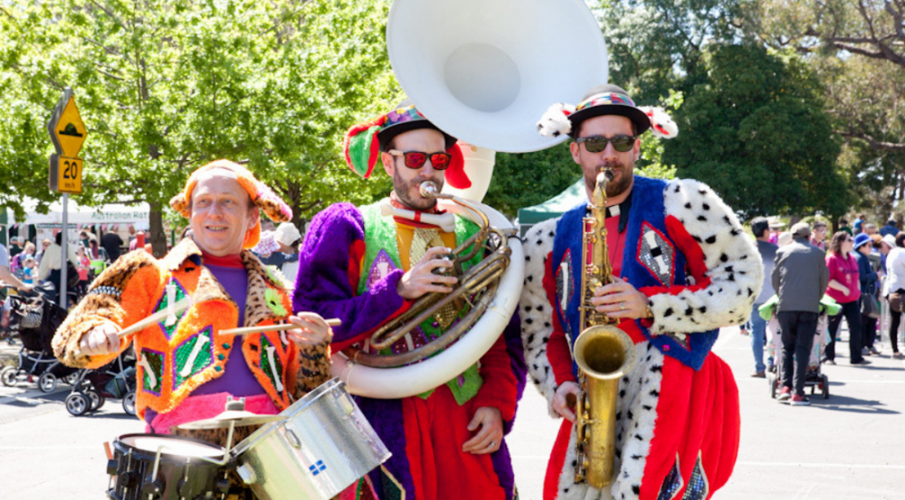 trio of street festival band