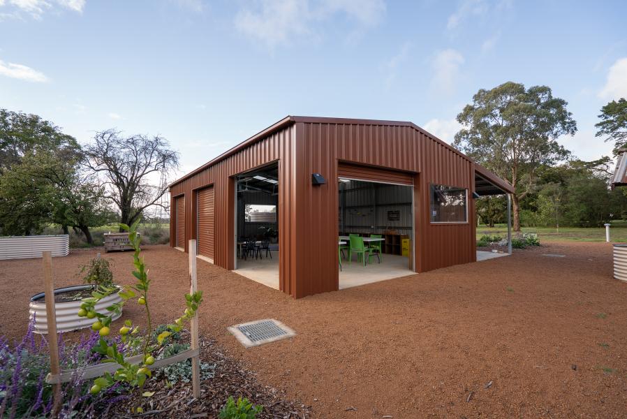 strathdon - packing shed (outdoor open close)