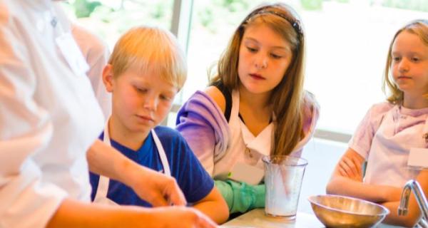children cooking