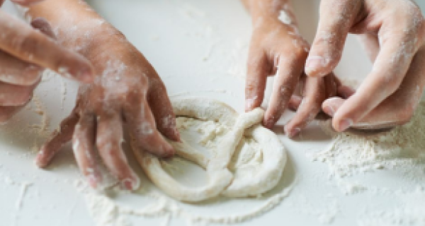 SHOP - Mini Cooks Pretzel Making