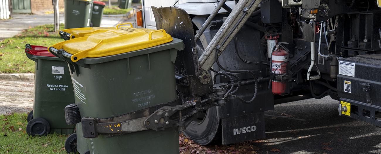 Image of recycling bin being collected